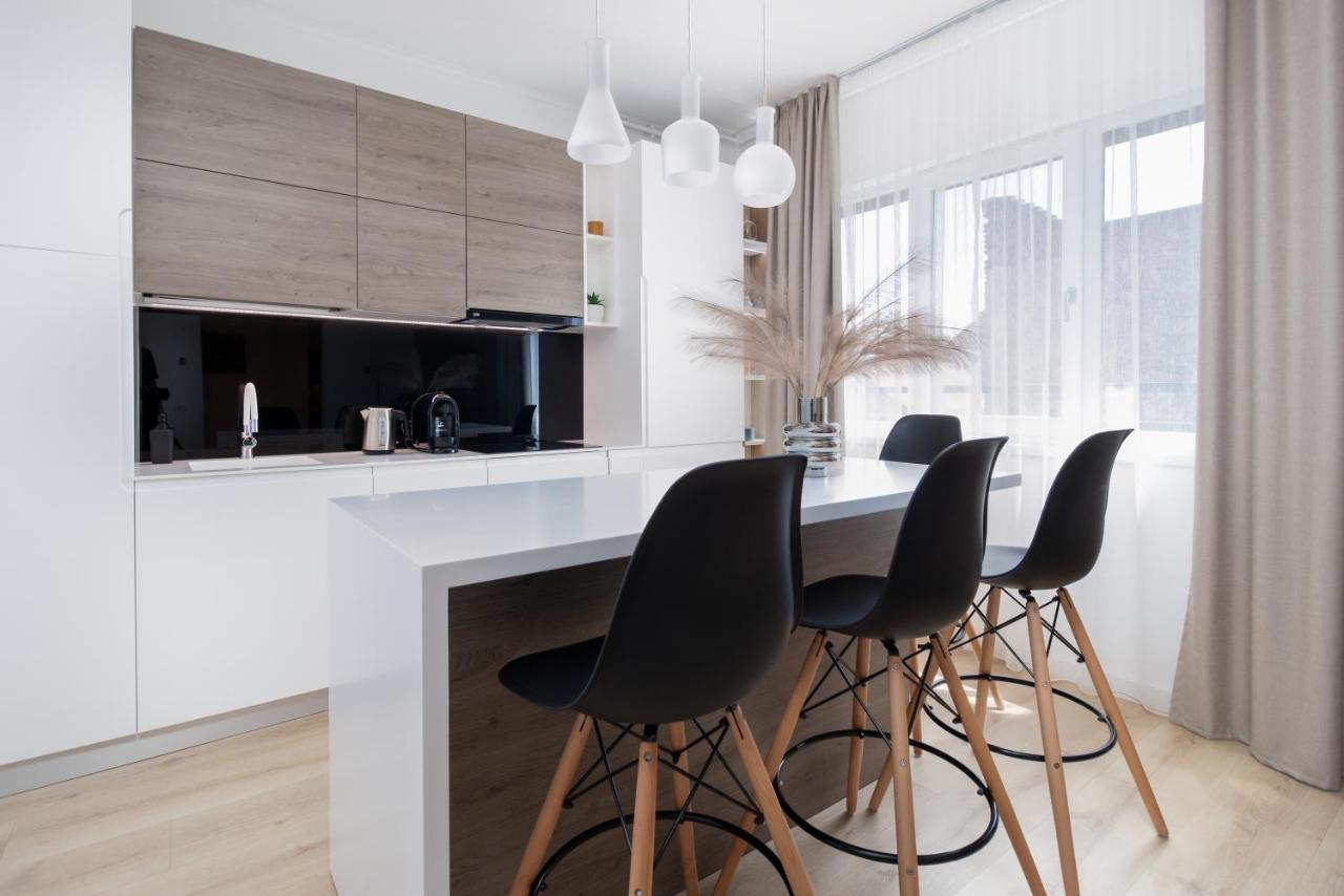 Charlotte Piata Unirii - Free Private Parking 2Bedrooms Apartment Oradea Exterior foto